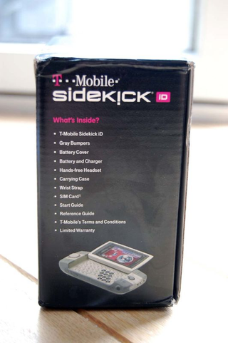 Illustration for article titled Unboxed: Our Shots of the Sidekick iD